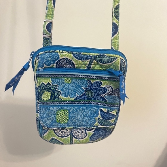 Vera Bradley Handbags - FINAL PRICE Vera Bradley Floral Crossbody Purse